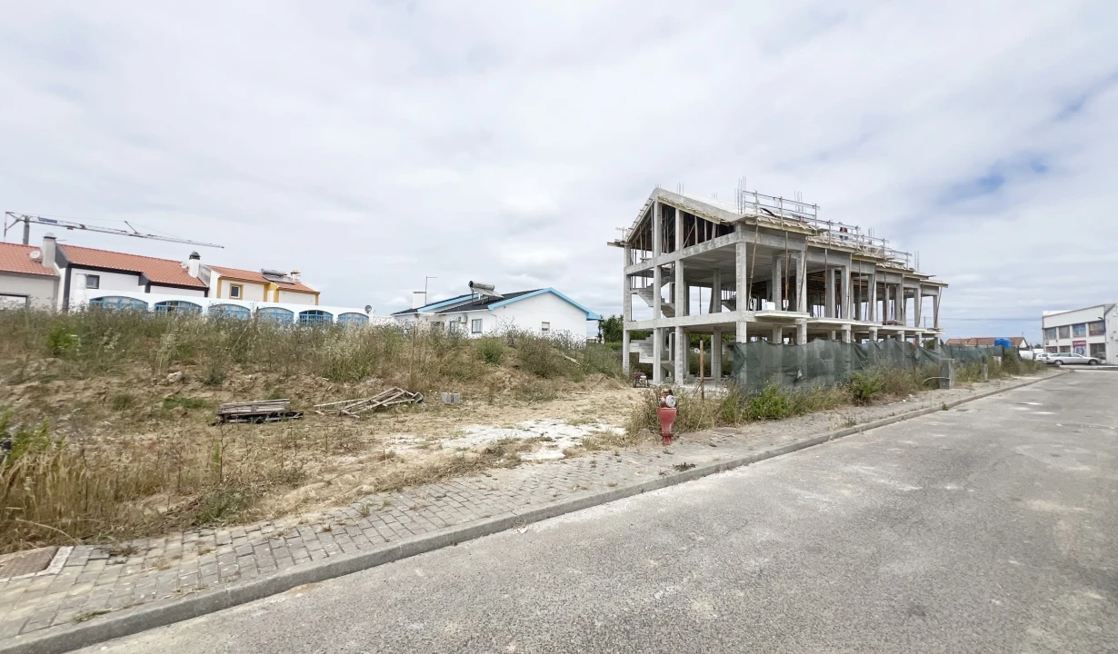 Moradia T3 para Venda em Atouguia da Baleia Foto 2