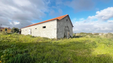 Armazém para Venda em Atouguia da Baleia