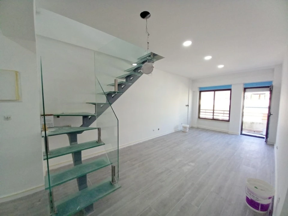 Apartamento T4 para Venda em Costa da Caparica Foto 33