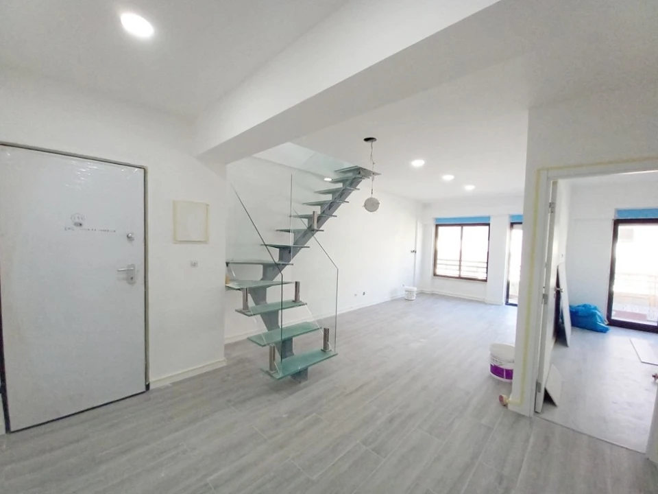 Apartamento T4 para Venda em Costa da Caparica Foto 1