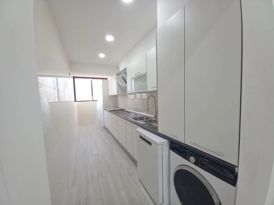 Apartamento T4 para Venda em Costa da Caparica Foto 4