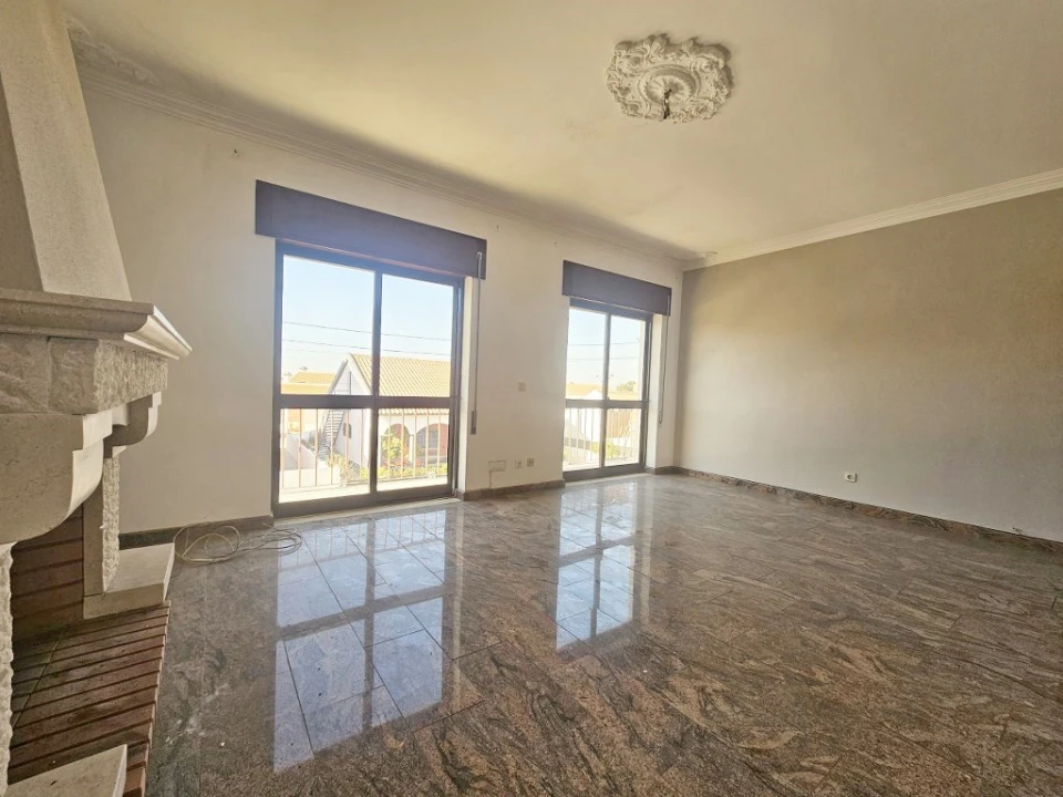 Apartamento T4 para Venda em Gaio-Rosário e Sarilhos Pequenos Foto 9