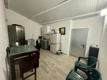 Armazém para Venda em Carvoeira e Carmões