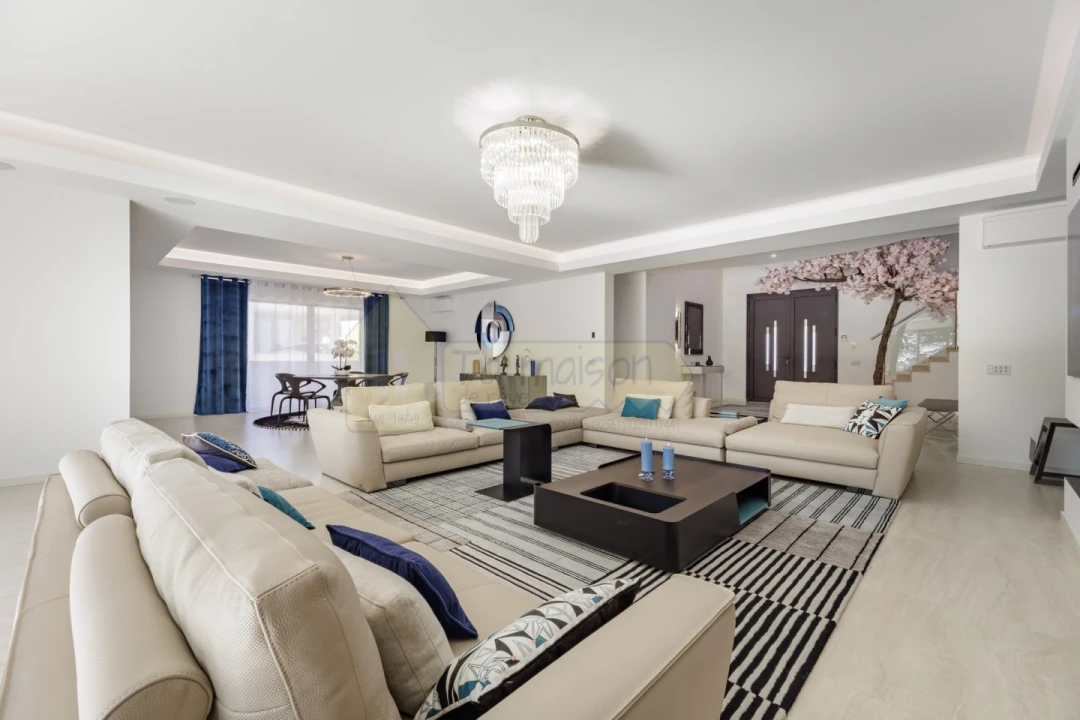 Moradia T5 para Venda em Quarteira Foto 8