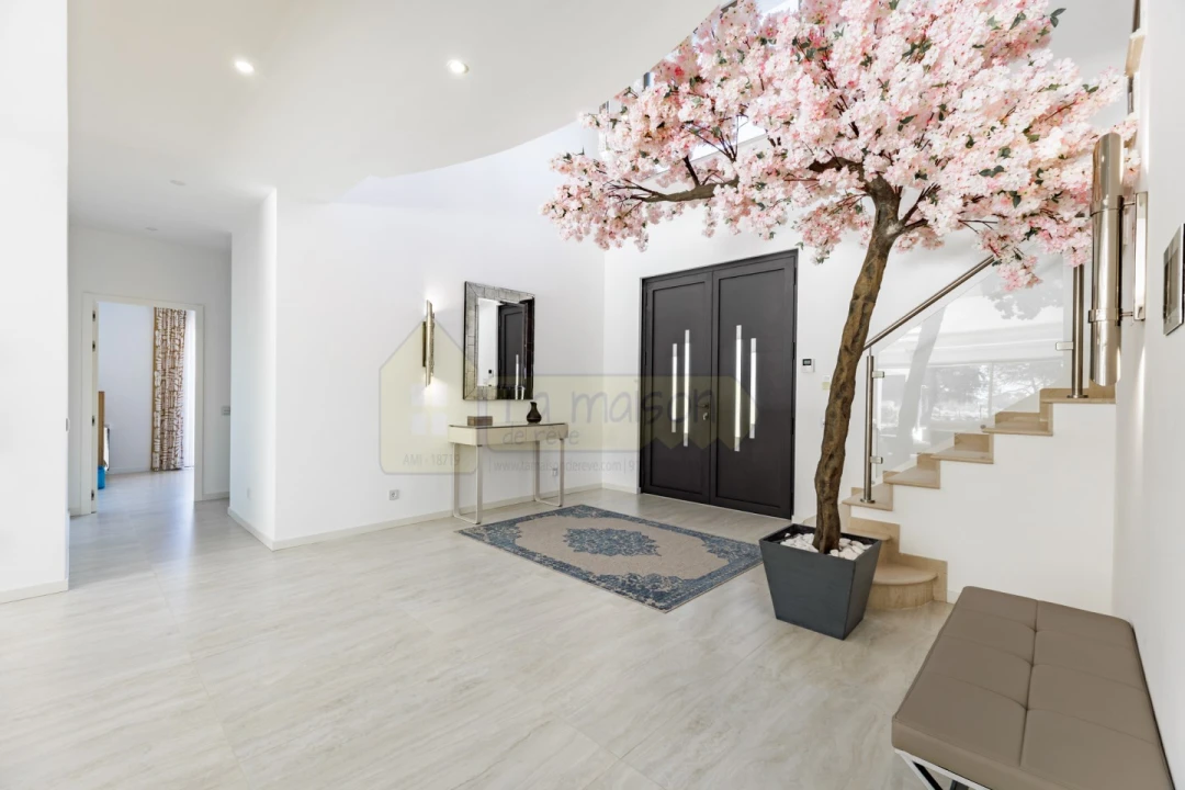 Moradia T5 para Venda em Quarteira Foto 12