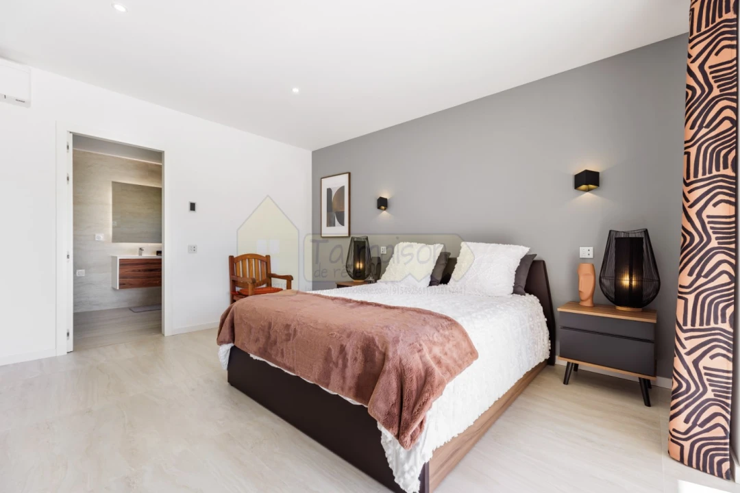 Moradia T5 para Venda em Quarteira Foto 21