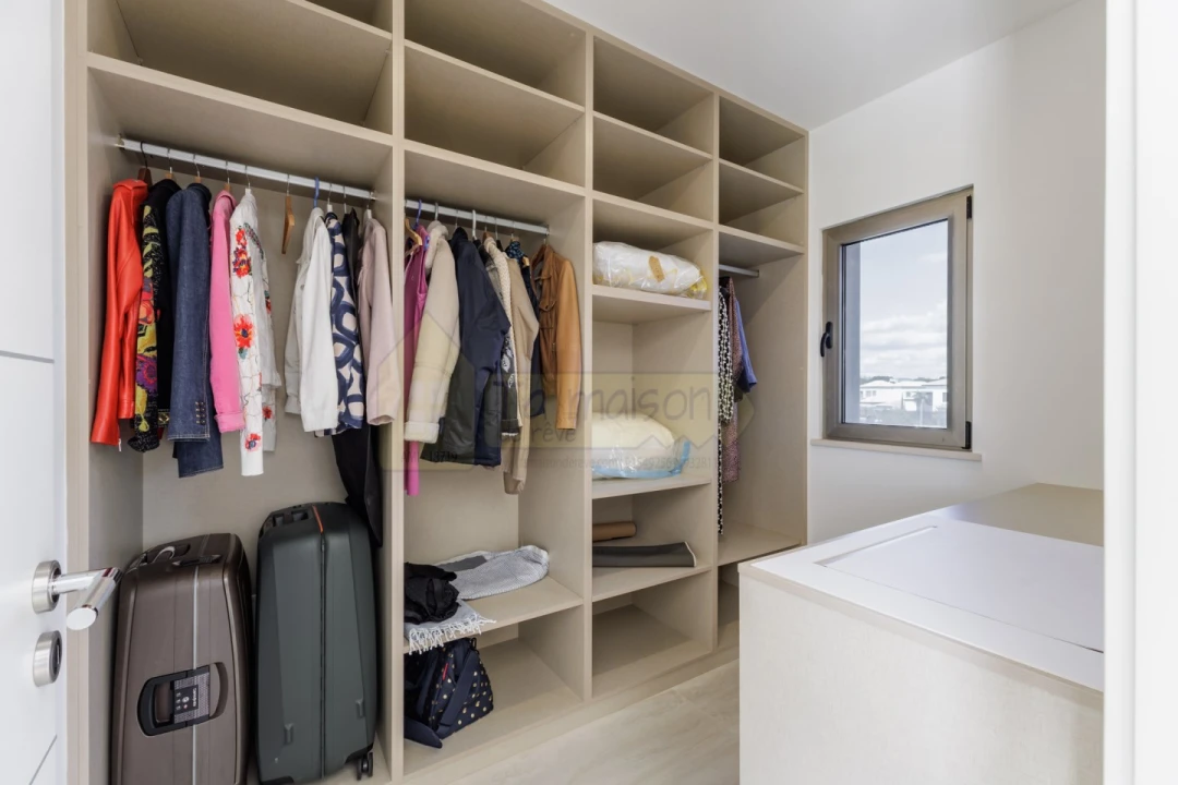 Moradia T5 para Venda em Quarteira Foto 23