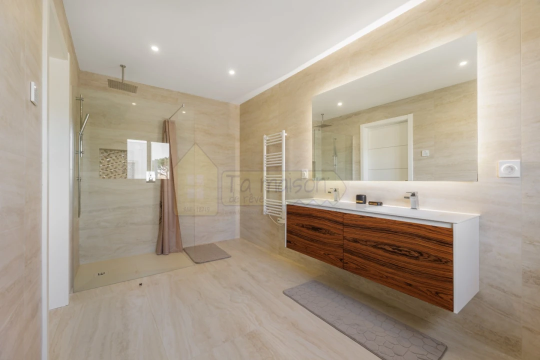 Moradia T5 para Venda em Quarteira Foto 24