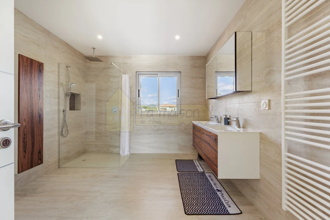 Moradia T5 para Venda em Quarteira Foto 41