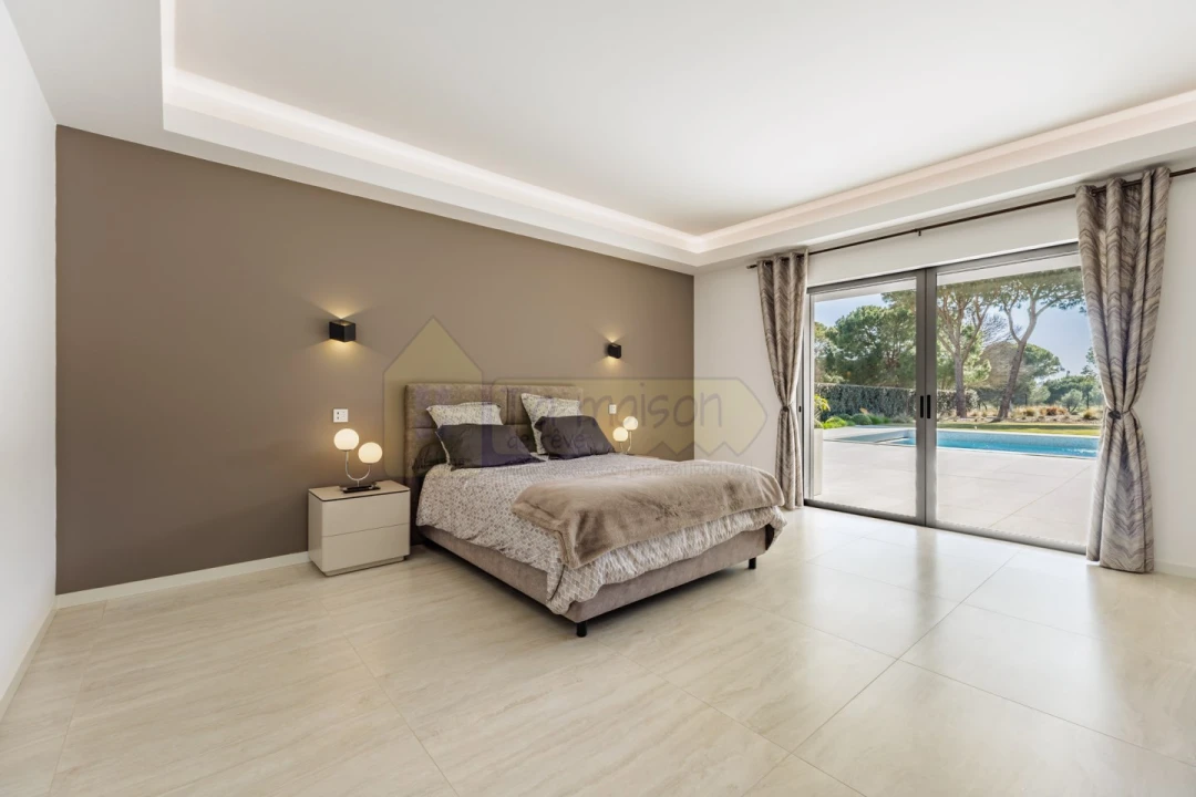 Moradia T5 para Venda em Quarteira Foto 49