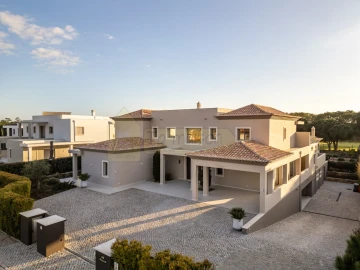 Moradia T5 para Venda em Quarteira