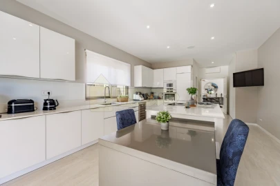 Moradia T5 para Venda em Quarteira