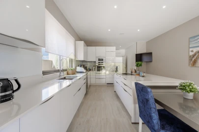 Moradia T5 para Venda em Quarteira