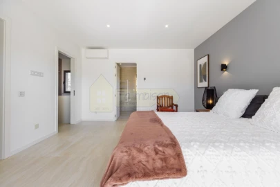 Moradia T5 para Venda em Quarteira