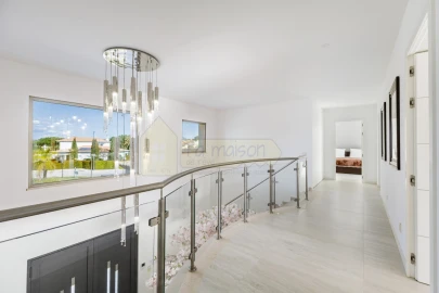 Moradia T5 para Venda em Quarteira