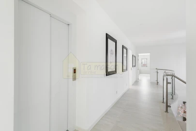 Moradia T5 para Venda em Quarteira