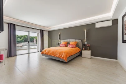 Moradia T5 para Venda em Quarteira