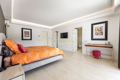 Moradia T5 para Venda em Quarteira