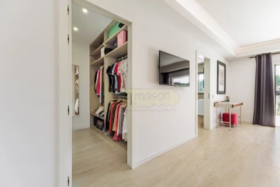 Moradia T5 para Venda em Quarteira