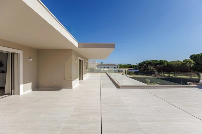 Moradia T5 para Venda em Quarteira