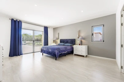 Moradia T5 para Venda em Quarteira