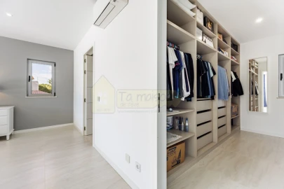 Moradia T5 para Venda em Quarteira