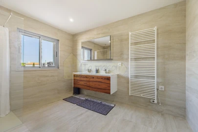 Moradia T5 para Venda em Quarteira