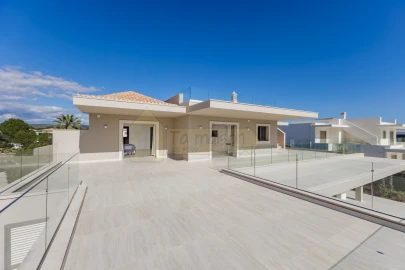 Moradia T5 para Venda em Quarteira