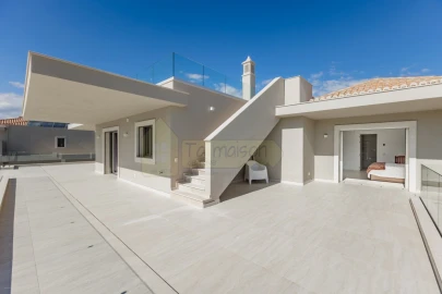 Moradia T5 para Venda em Quarteira