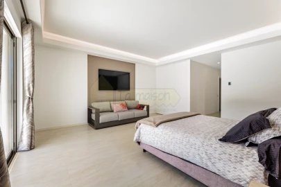 Moradia T5 para Venda em Quarteira