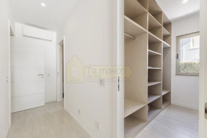 Moradia T5 para Venda em Quarteira