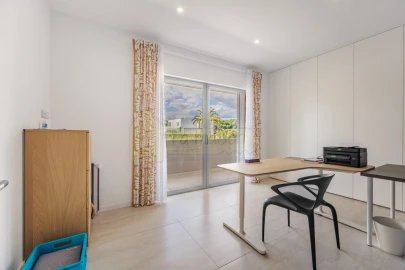 Moradia T5 para Venda em Quarteira