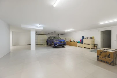 Moradia T5 para Venda em Quarteira