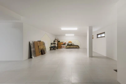 Moradia T5 para Venda em Quarteira