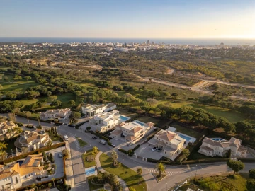 Moradia T5 para Venda em Quarteira