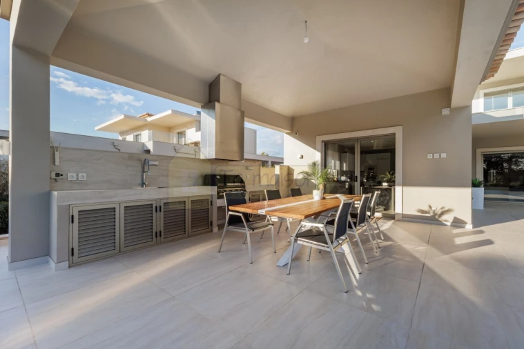 Moradia T5 para Venda em Quarteira Foto 9