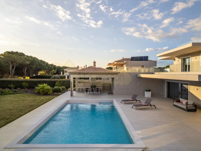 Moradia T5 para Venda em Quarteira Foto 10