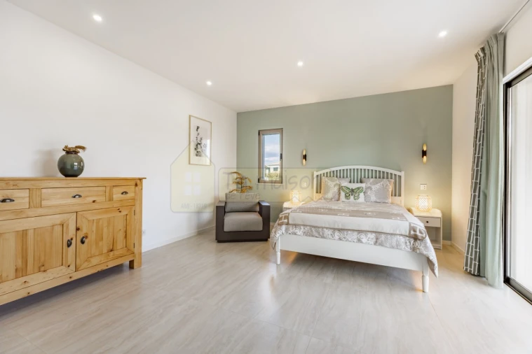 Moradia T5 para Venda em Quarteira Foto 58