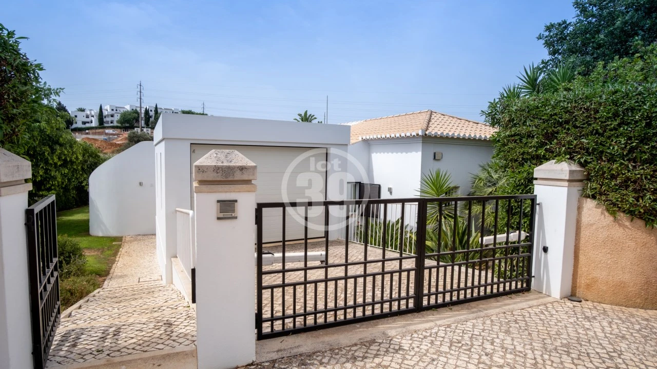 Moradia T4 para Venda em Albufeira e Olhos de Água Foto 3