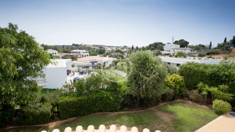 Moradia T4 para Venda em Albufeira e Olhos de Água