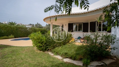 Moradia T4 para Venda em Albufeira e Olhos de Água
