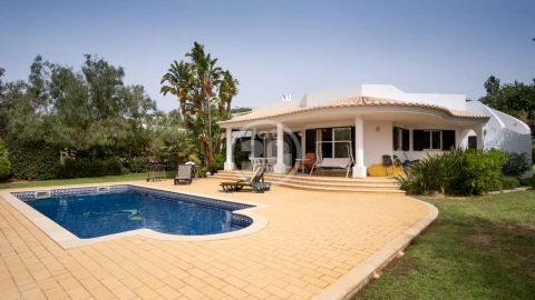 Moradia T4 para Venda em Albufeira e Olhos de Água