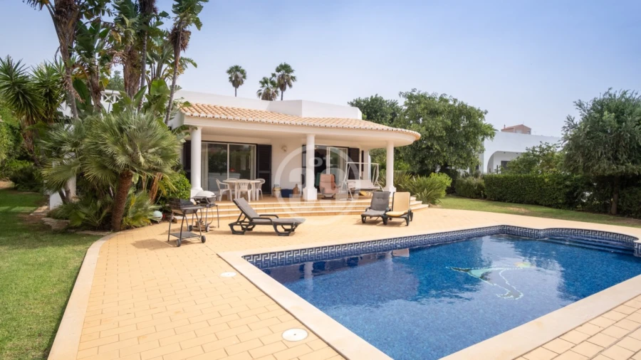 Moradia T4 para Venda em Albufeira e Olhos de Água Foto 2