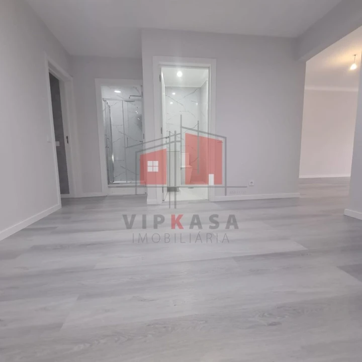 Apartamento T2 para Venda em Quarteira Foto 4