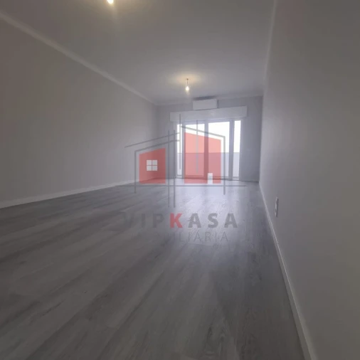 Apartamento T2 para Venda em Quarteira Foto 3