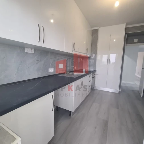 Apartamento T2 para Venda em Quarteira Foto 2