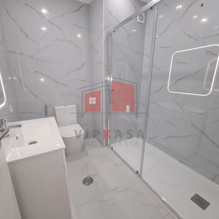 Apartamento T2 para Venda em Quarteira Foto 6