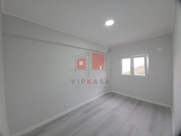 Apartamento T3 para Venda em Laranjeiro e Feijó