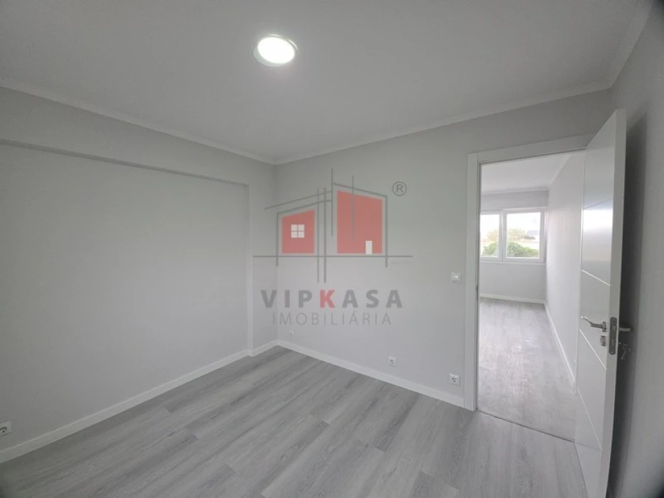 Apartamento T3 para Venda em Laranjeiro e Feijó Foto 9