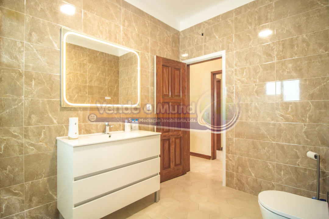 Moradia T7 para Venda em Benavente Foto 17